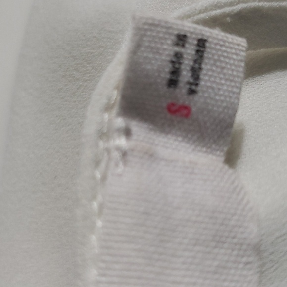 Lush.  Soft & Silky White Blouse; V-Strap Neck line; Key Hole Closure EUC Size S - Picture 13 of 13